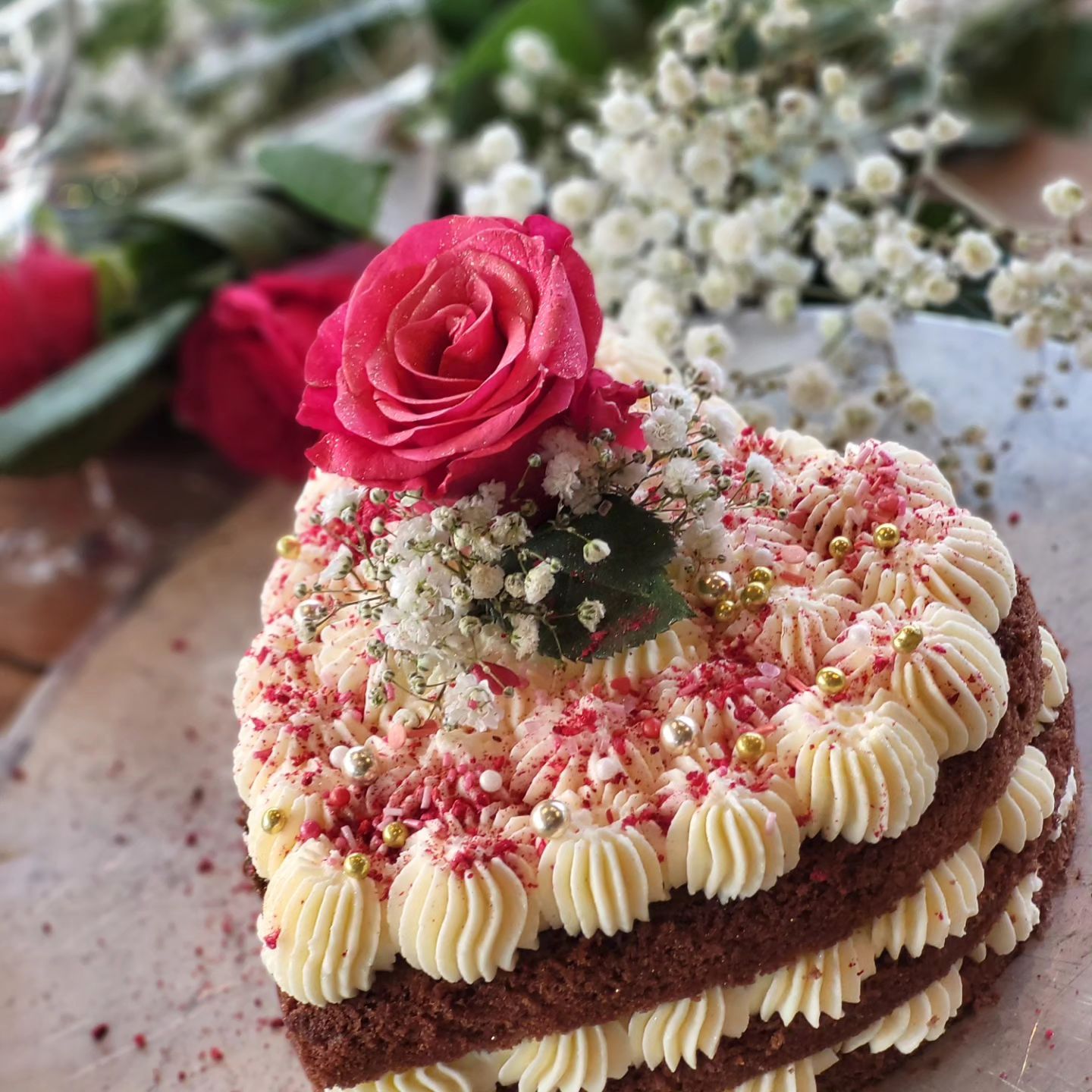 Verschenkt euer Herz!❤️🫶❤️
Bestellt bei uns euer Valentinsherz für eure Lieben. 
Mit Liebe gebacken und dekoriert....